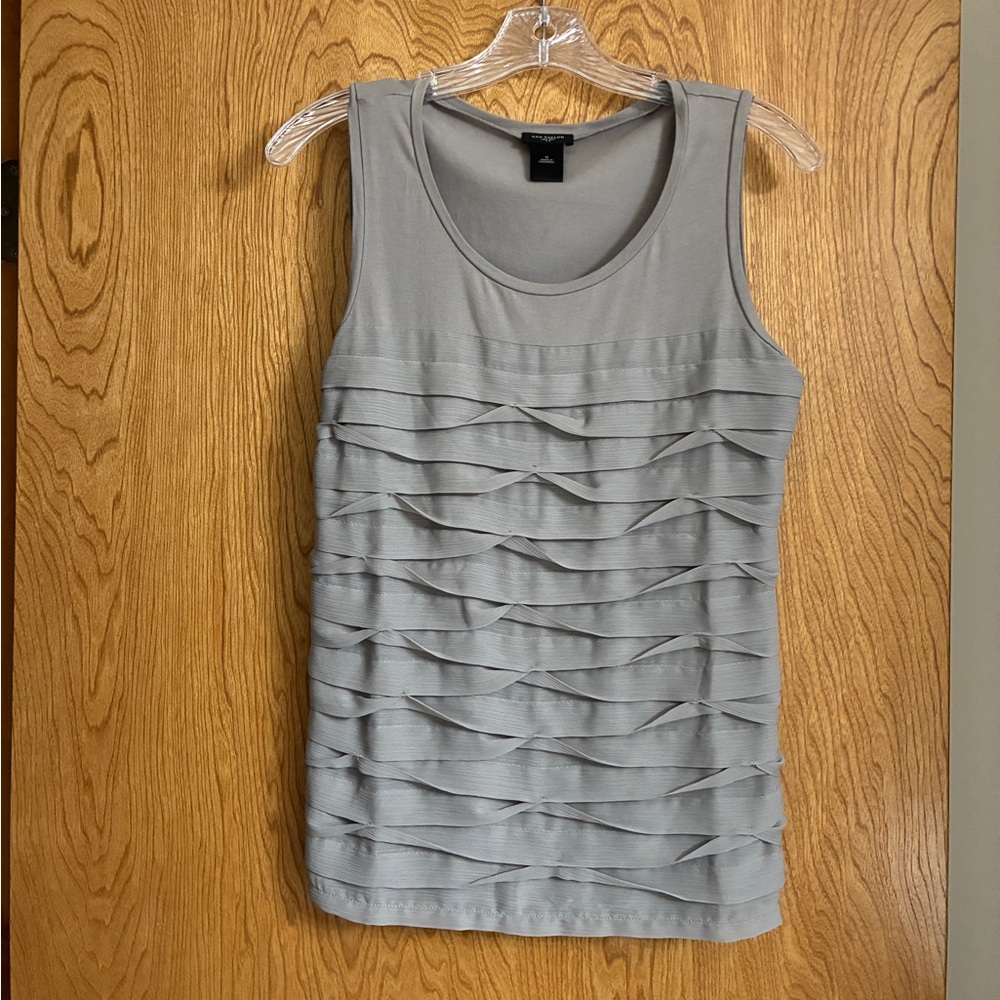 🧵Ann Taylor Sleeveless Shirt/Tank Top - Size M